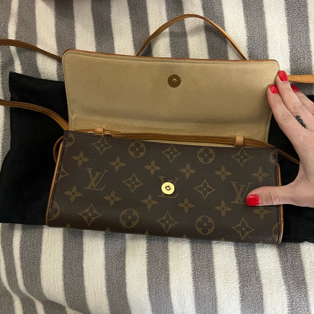 Louis Vuitton Brown Monogram Clutch Crossbody bag - Picture 2 of 7
